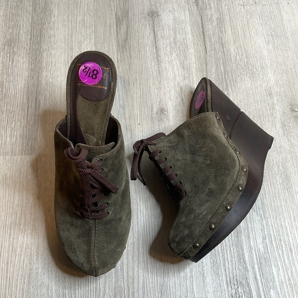 Diane Von Furstenberg Green Suede Mules Clogs Size 8.5